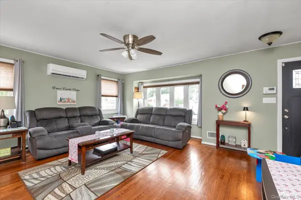 3917 Miller PL, Levittown, NY 11756