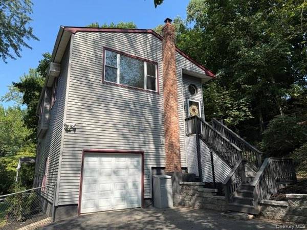 59 Woodhull Landing RD, Sound Beach, NY 11789