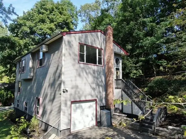 59 Woodhull Landing RD, Sound Beach, NY 11789