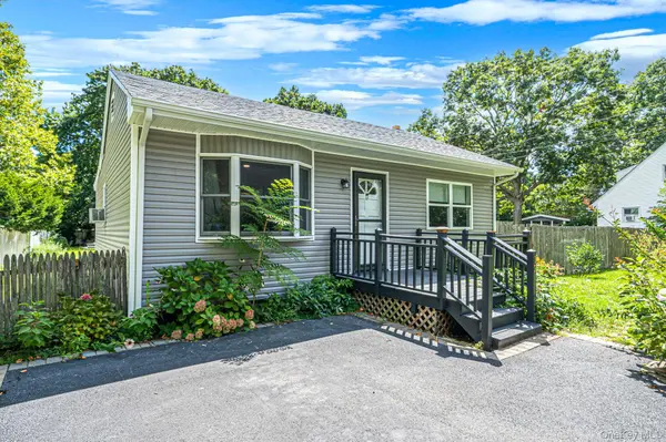 12 Allanwood DR, Shirley, NY 11967