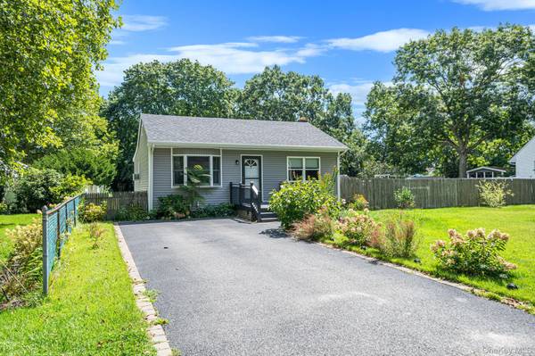 12 Allanwood DR, Shirley, NY 11967