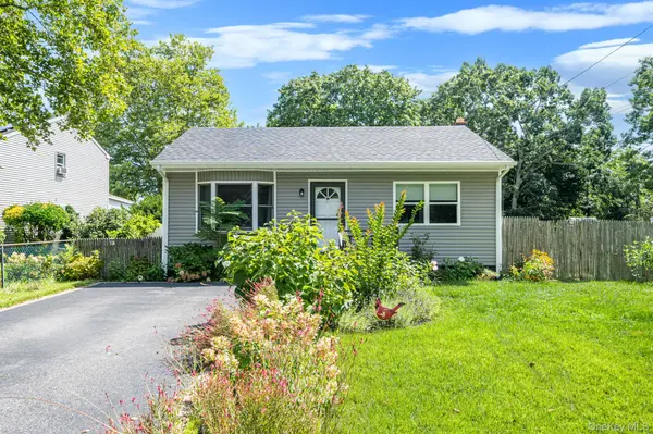 12 Allanwood DR, Shirley, NY 11967