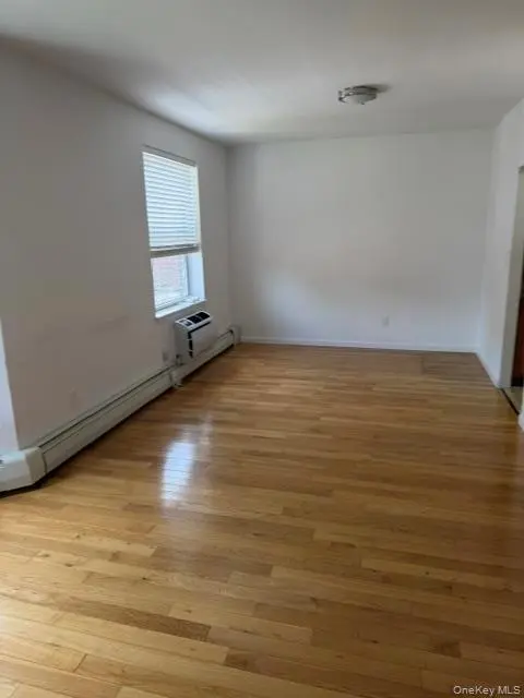 38 Knightsbridge RD #3K, Great Neck, NY 11021
