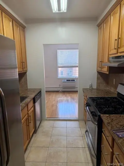 38 Knightsbridge RD #3K, Great Neck, NY 11021
