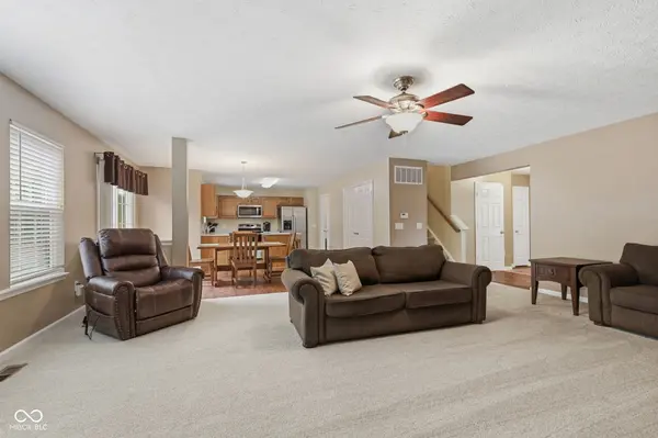 11809 Holbrook Close, Fishers, IN 46037