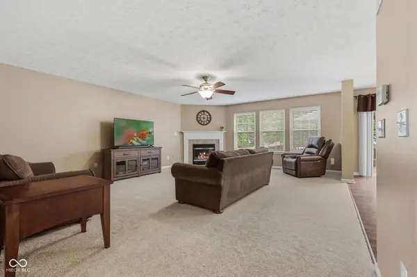 11809 Holbrook Close, Fishers, IN 46037
