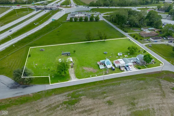 3147 Huggin Hollow RD, Greenwood, IN 46143