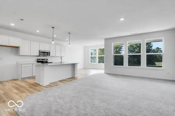 11129 Dressage WAY, Indianapolis, IN 46239