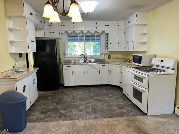 223 W 9th ST, Lapel, IN 46051
