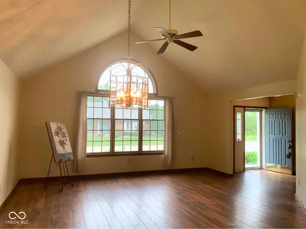 112 Cardinal DR E, Seymour, IN 47274