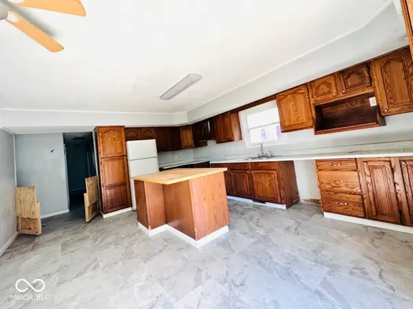 212 E Hopewell ST, Farmersburg, IN 47850