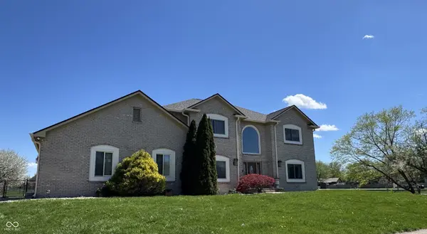 45 Meadowview LN, Greenwood, IN 46142