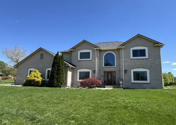 45 Meadowview LN, Greenwood, IN 46142