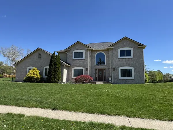 45 Meadowview LN, Greenwood, IN 46142