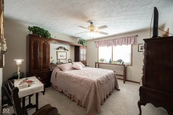 5179 W Blue Bell DR, New Palestine, IN 46163