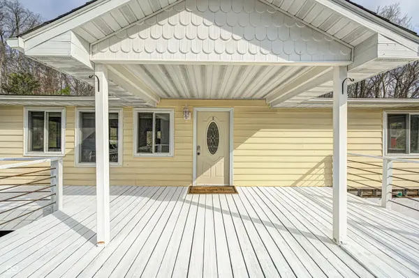 1498 Upper Schooner RD, Nashville, IN 47448