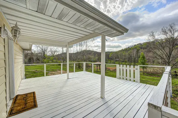 1498 Upper Schooner RD, Nashville, IN 47448