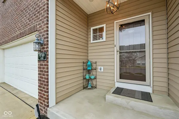 9749 Thorne Cliff WAY #105, Fishers, IN 46037