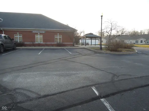 802-808 N Samuel Moore Pkwy, Mooresville, IN 46158