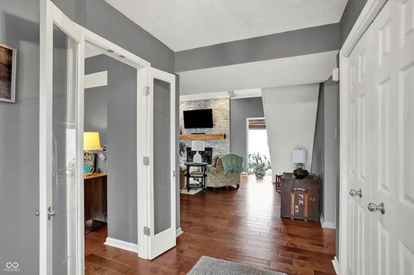 825 Mulberry ST, Zionsville, IN 46077
