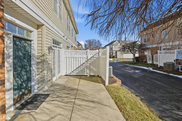 2380 Colfax LN, Indianapolis, IN 46260