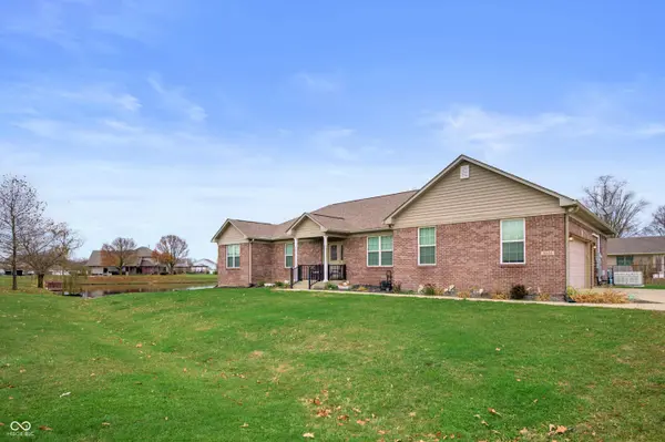 5026 W Stonehaven LN, New Palestine, IN 46163