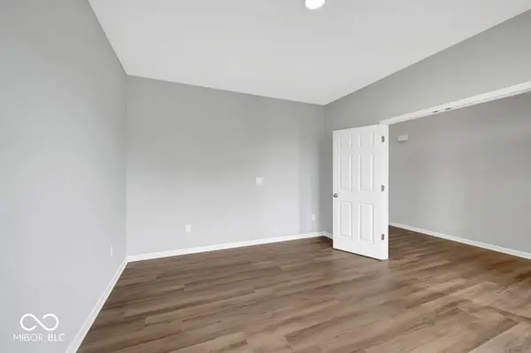1109 Ridgevine RD, Greenwood, IN 46143