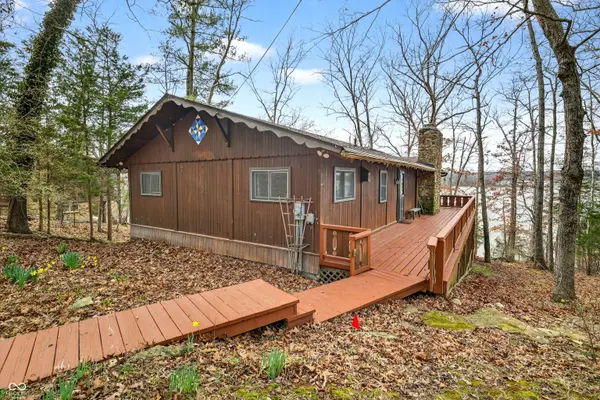 9009 Emerald CT, Nashville, IN 47448