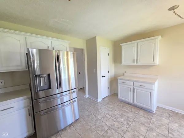 2042 Parkside DR, Columbus, IN 47203