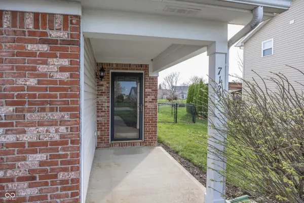 7123 N Lyndhurst XING, Mccordsville, IN 46055