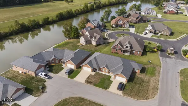 1557 Willow CT, Scottsburg, IN 47170