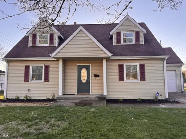 2430 Westline DR, Columbus, IN 47203