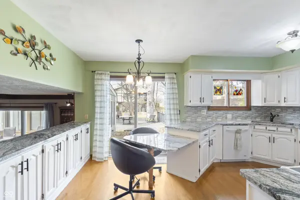 302 Maple CT, Greenfield, IN 46140