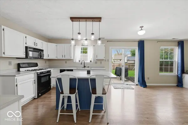 18 Village Pkwy, Pendleton, IN 46064