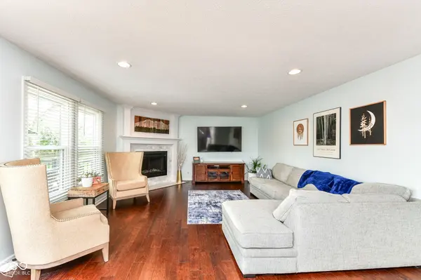 9279 Oak Knoll LN, Fishers, IN 46037