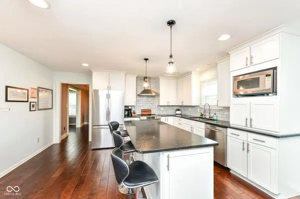 9279 Oak Knoll LN, Fishers, IN 46037
