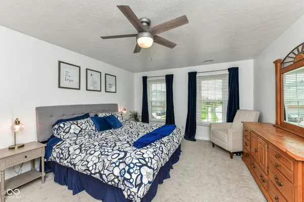 9279 Oak Knoll LN, Fishers, IN 46037