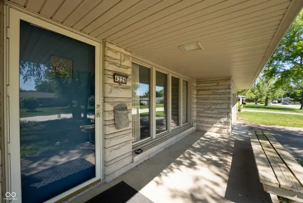 4226 Roselawn AVE, Columbus, IN 47203