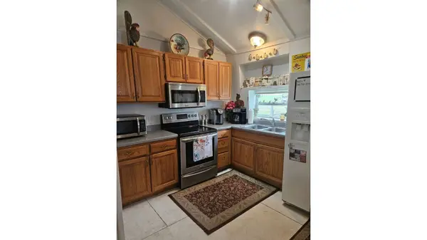 3259 W Vacation WAY, Albion, IN 46701
