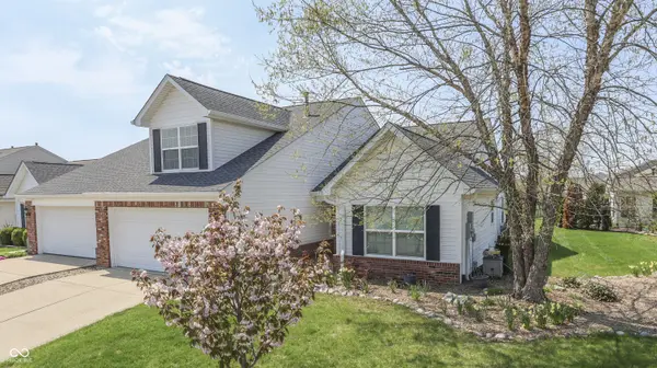 1304 Flintlock DR, Greenwood, IN 46143