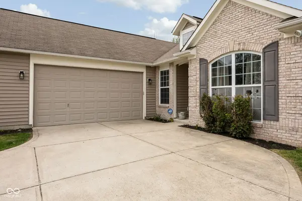 524 Genisis DR, Whiteland, IN 46184