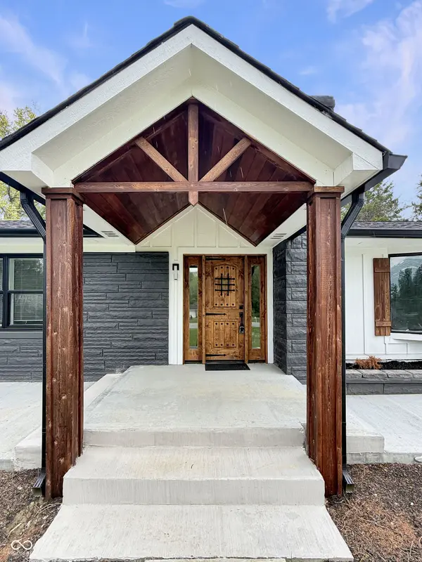 8050 W Oak ST, Zionsville, IN 46077