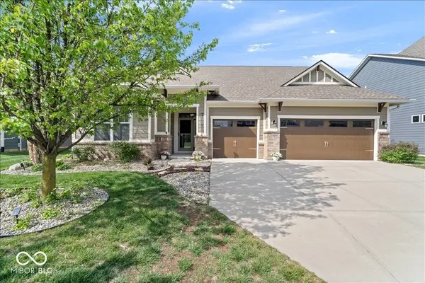 15830 Oakhurst LN, Fishers, IN 46040