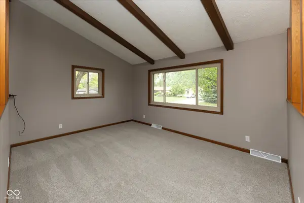 8203 Laura Lynne LN, Indianapolis, IN 46217
