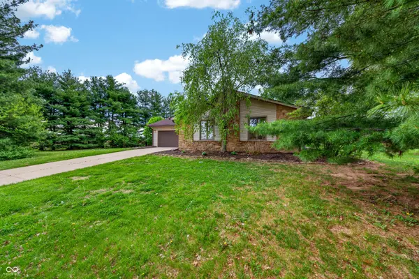 1165 Cottonwood DR, Columbus, IN 47203