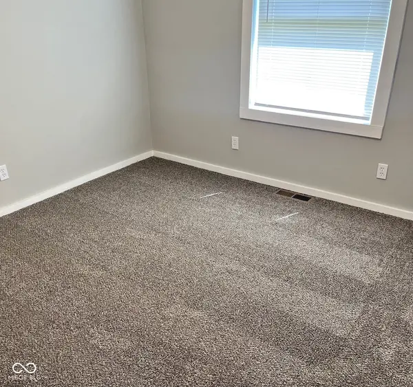 157 Hauser DR, Hope, IN 47246