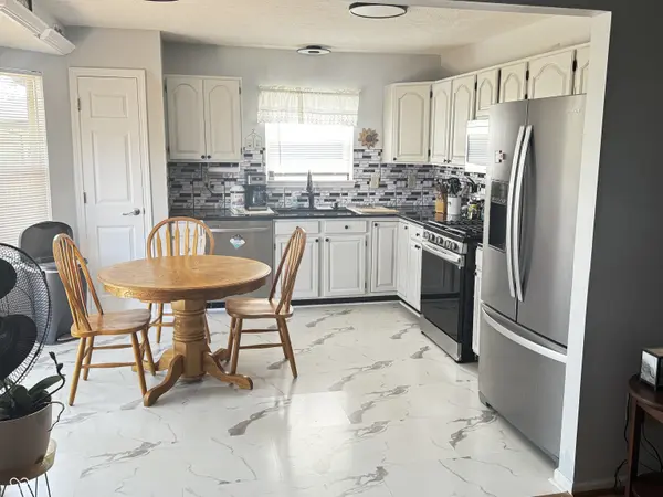 1009 Honeysuckle DR, Mooresville, IN 46158