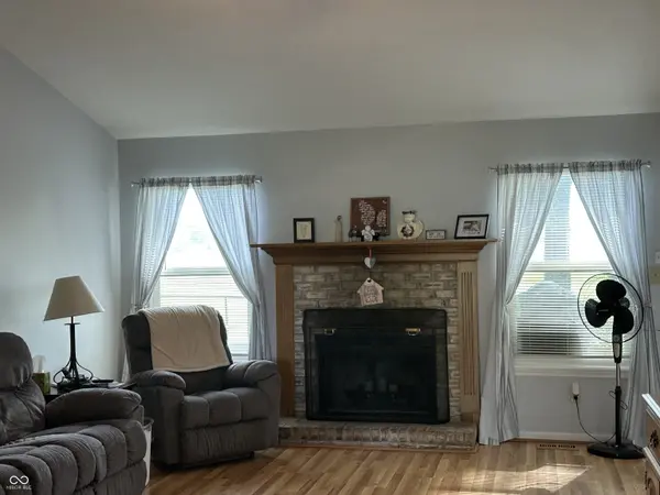 1009 Honeysuckle DR, Mooresville, IN 46158