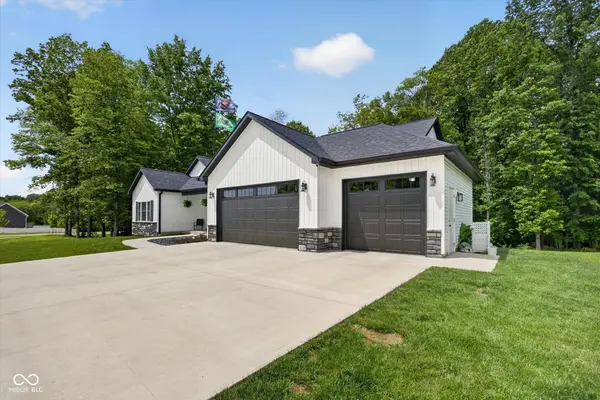 953 S Lantern LN, Ellettsville, IN 47429