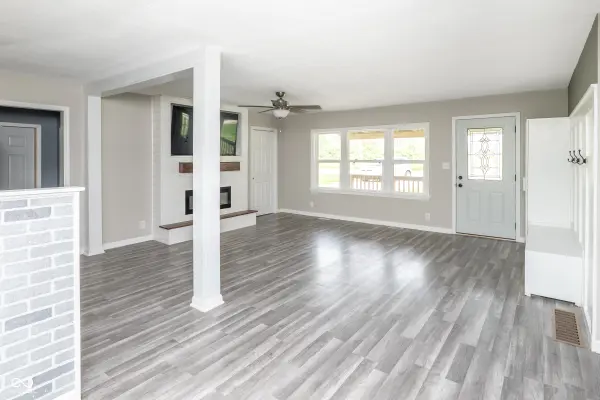 9625 W River Valley RD, Yorktown, IN 47396